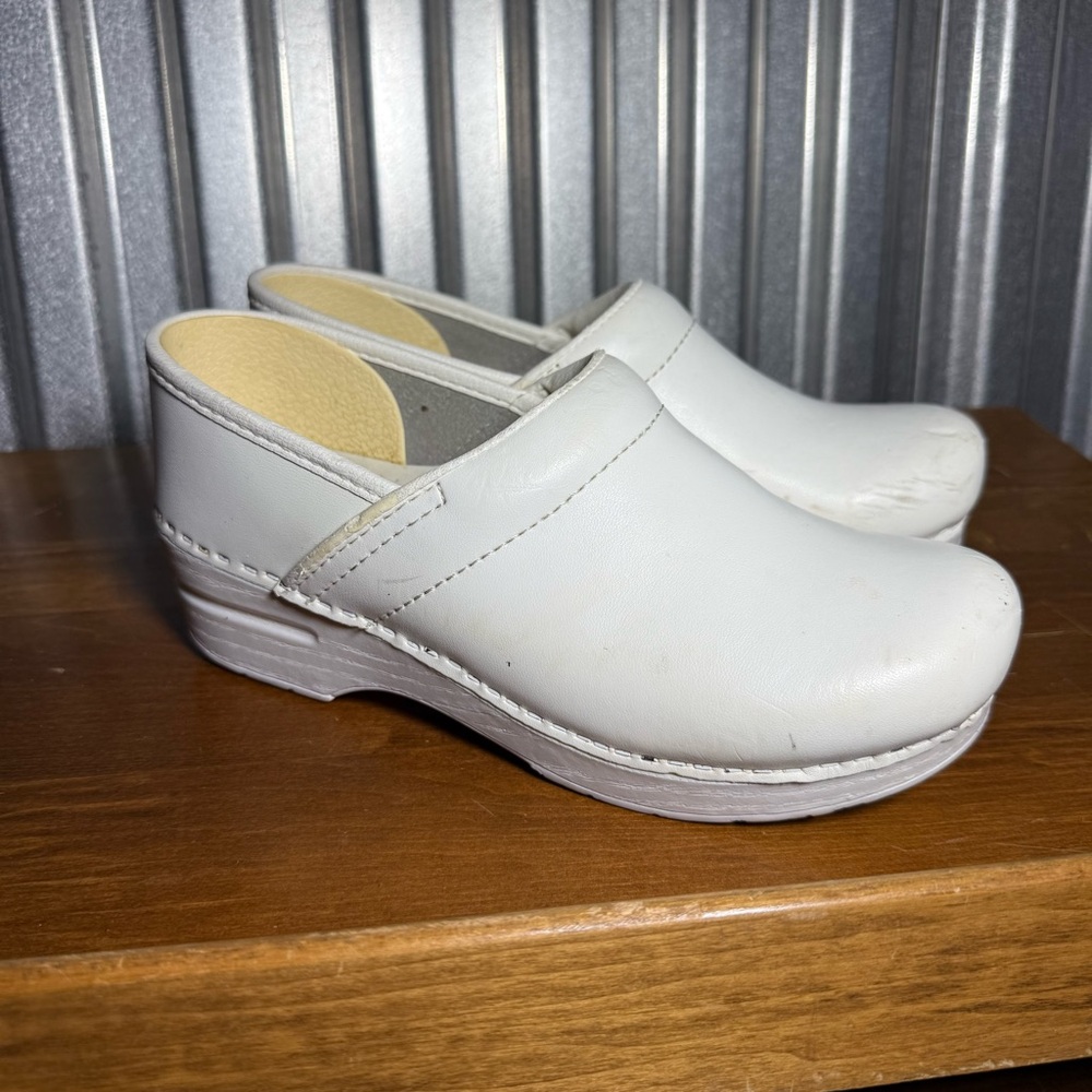 White Leather Dansko Clogs Size 39 New With Defects, No Box, Professional, Nurse - Picture 11 of 12